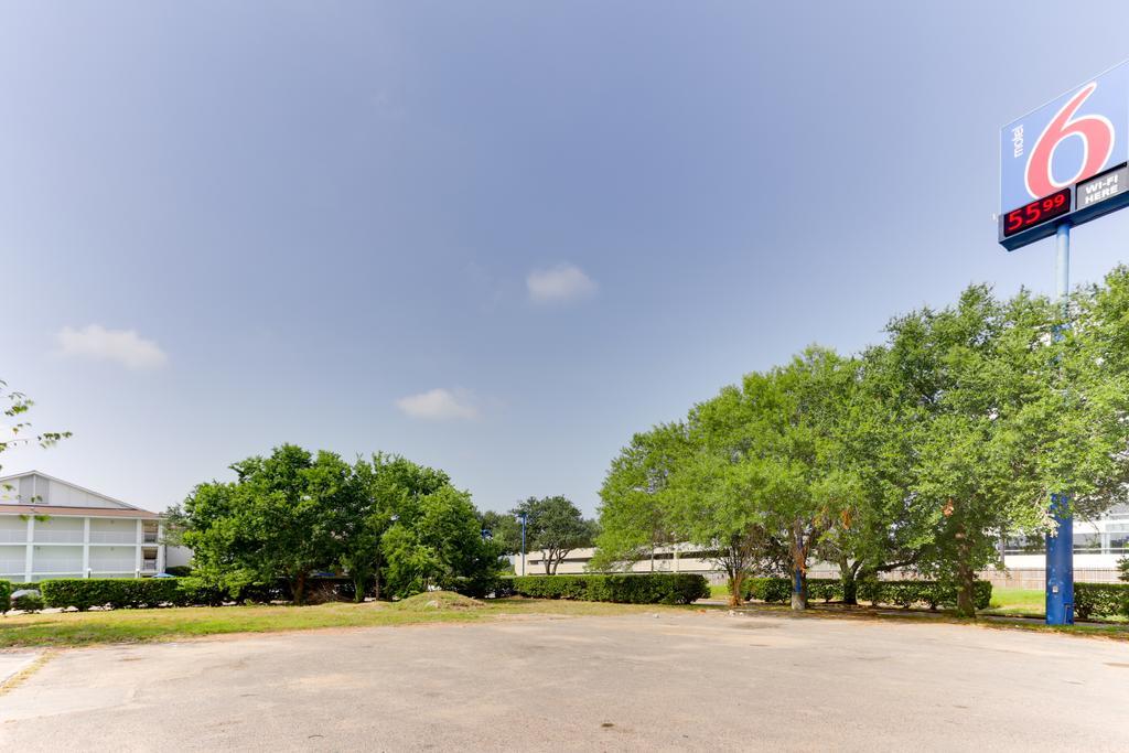Motel 6 Houston, Tx - West Exterior photo