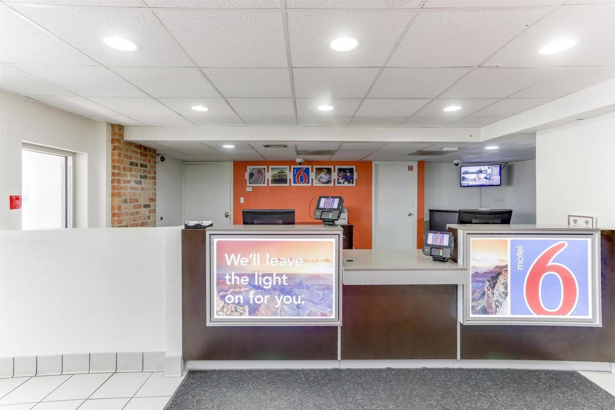 Motel 6 Houston, Tx - West Exterior photo