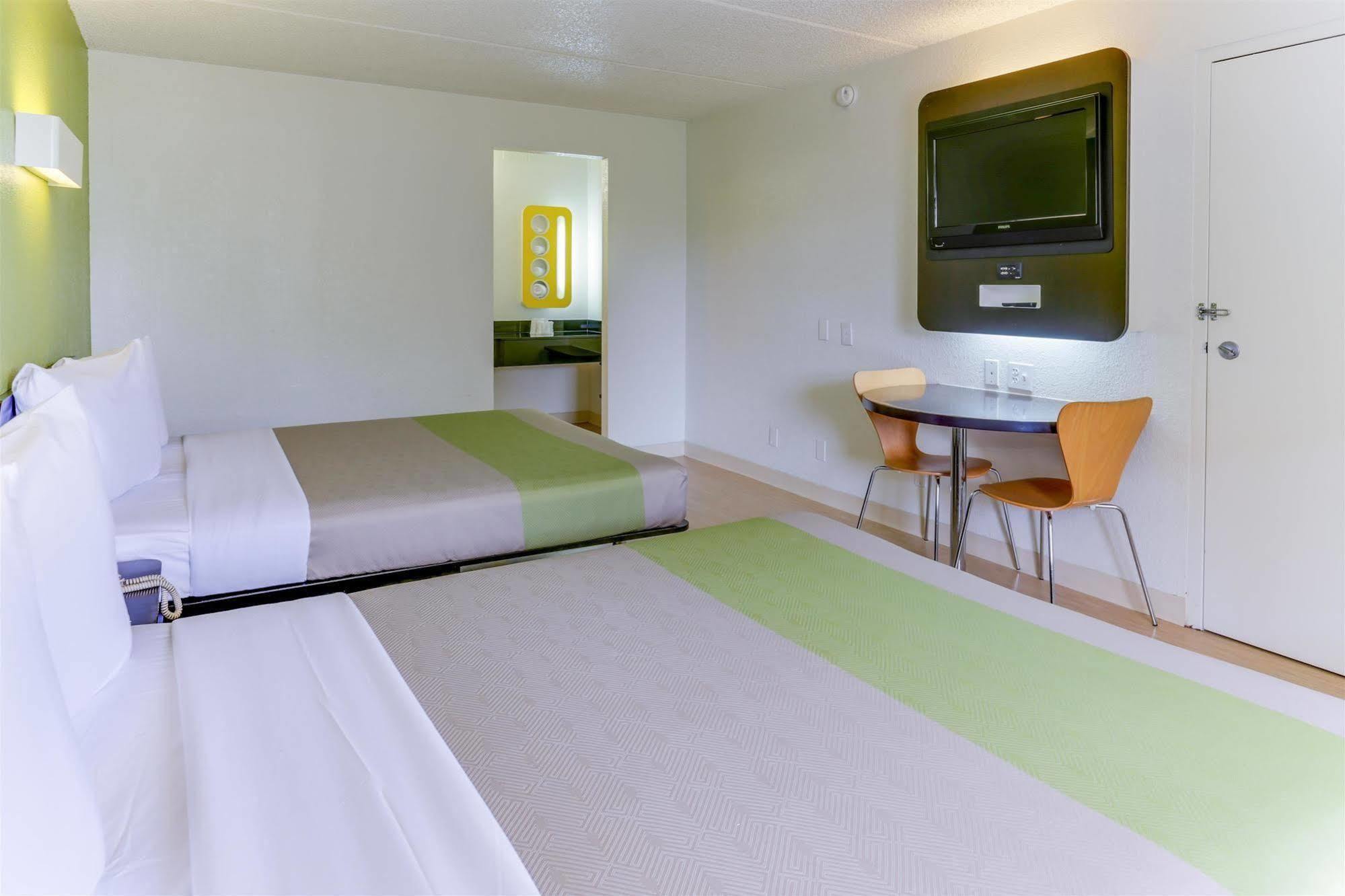 Motel 6 Houston, Tx - West Exterior photo