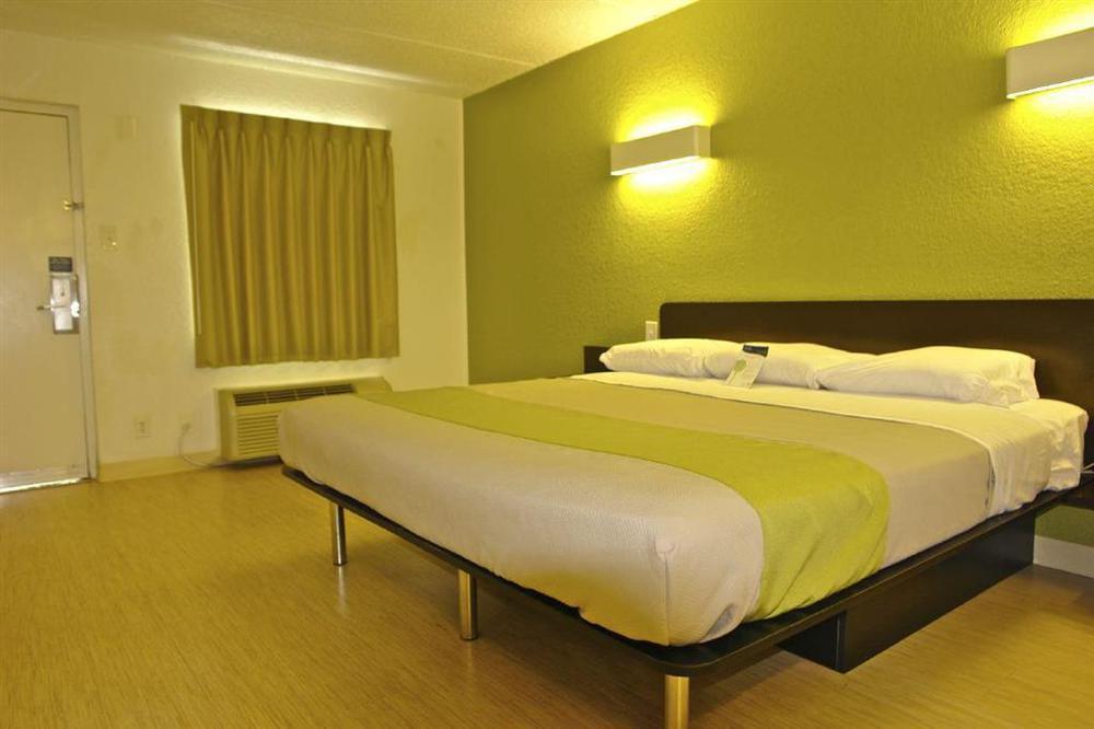 Motel 6 Houston, Tx - West Room photo